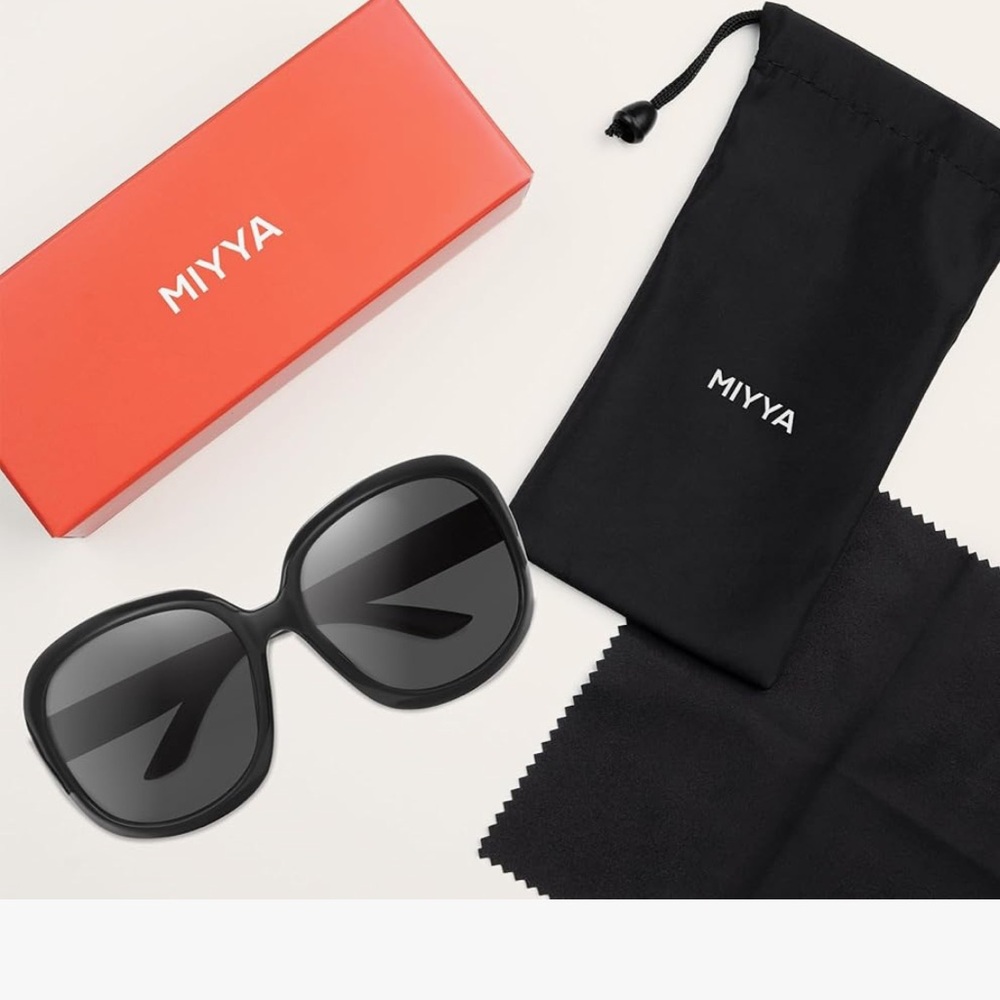 Elegant Black Sunglasses